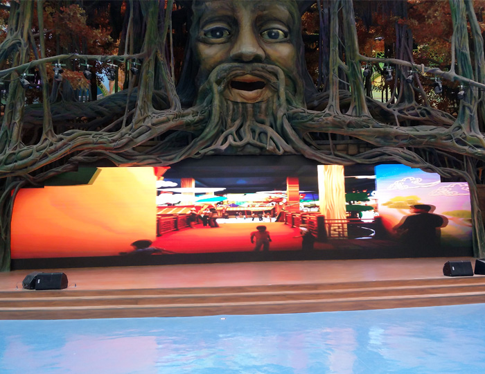 Tianyuan Valley Resort, Tangshan, Hebei, big tree expression stage and Nuwa patch up the sky